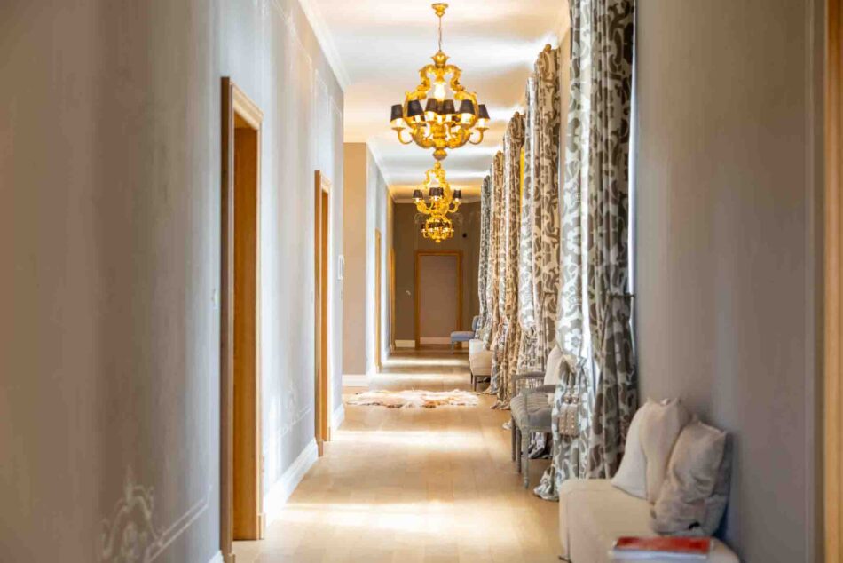 Les Intérieurs du Château : Élégance et Raffinement à Chaque Détail